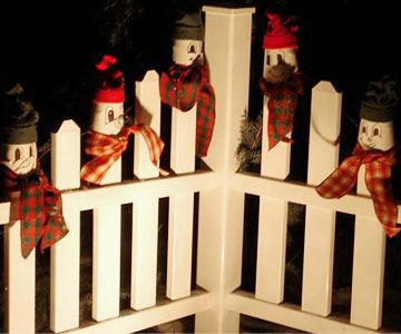 Best Outdoor Christmas Decorations, Outdoor Christmas Decoration Ideas, Hanging Christmas Lights, Winter Decorating, Christmas Yard Decorations, Yard Decorations, Christmas Yard, Christmas Tea, Homes And Gardens