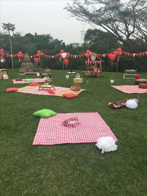 Kids Events Ideas, Outdoor Events Decor, Circus Activities, 14th Birthday Party Ideas, Church Picnic, Picnic Birthday Party, Happy Birthday Decor, Picnic Theme, Picnic Decorations