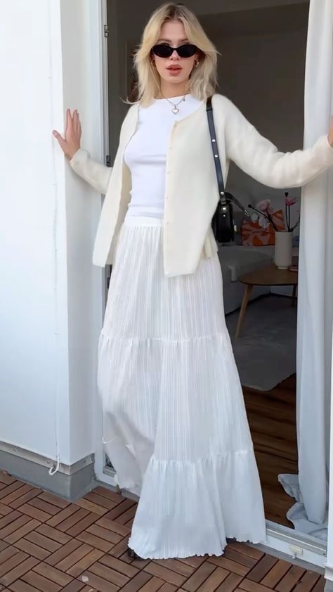 White Tiered Skirt Outfit, Long Flowy Skirt Outfit, Tiered Maxi Skirt Outfit, White Midi Skirt Outfit, Tiered Skirt Outfit, Tiered Long Skirt, White Maxi Skirt Outfit, Maxi Skirt Outfit Summer, Ruffle Skirt Outfit