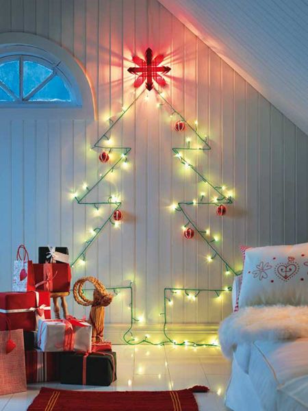 §Tree-less Christmas tree. Diy Natal, Wall Christmas Tree, Alternative Christmas, Alternative Christmas Tree, Christmas Decor Inspiration, Traditional Christmas Tree, Cool Christmas Trees, Simple Christmas Tree, Decorating With Christmas Lights