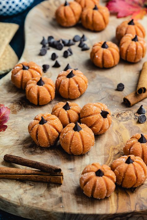 Pumpkin Cheesecake Truffles, Pumpkin Truffles, Cheesecake Truffles, Fall Baking Recipes, Fall Treats, Fall Baking, Pumpkin Cheesecake, Autumn Flavors, Fall Desserts