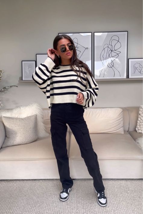 pheebslfashion op LTK Black Cargo Pants Outfit Fall, Black Cargo Trousers Outfit, Straight Trousers Outfit, Black Cargo Outfit, Trousers Outfit Winter, Cargo Pants Outfit Fall, Cargo Trousers Outfit, Black Cargo Pants Outfit, Cargo Outfit