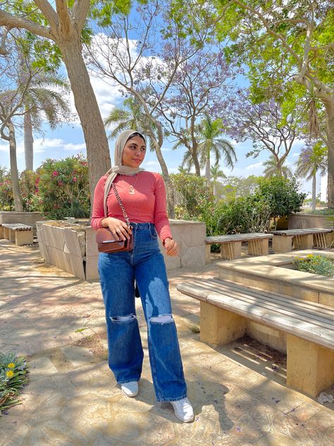 Styling , blogging , blogger , fashion , simple , model , wide leg , hijab outfit , dotted , jeans , casual Blogger Fashion, Jeans Casual, Hijab Outfit, Blogging, Wide Leg, Blogger