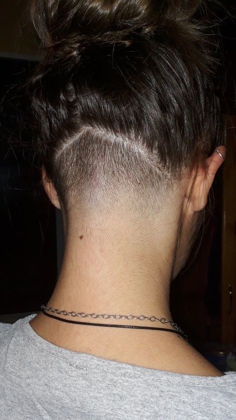 Women Haircut Undercut, Womens Partial Shaved Hair, Undershave Short Hair, Long Hair Undercut Women Nape, Shaved Back Of Head Women, Undercuts For Women Long Hair, Back Shaved Hair Undercut, Lesbian Undercut Haircut Long Hair, Long Hair Shaved Underneath