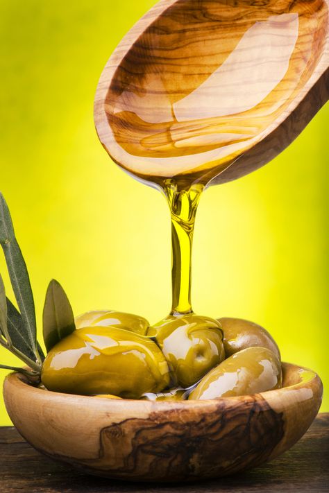 Extra virgin olive oil is one of the healthiest vegetable oils you can use. It’s loaded with heart-healthy monounsaturated fats and powerful antioxidants that have anti-inflammatory properties Best Oil For Skin, Best Body Oil, Fat Soluble Vitamins, Flaxseed Oil, Rosehip Seed Oil, Best Oils, Healthy Vegetables, Lavender Oil, Avocado Oil