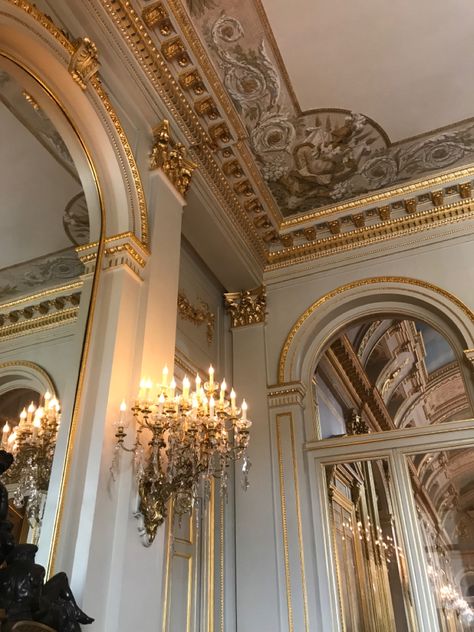 Museum travel aesthetic royap Museum Interior Design, Aesthetic Royal, Old Money House, Interior Design Aesthetic, Feed Ins, Museum Interior, Classic Interior, Design Aesthetic, Beautiful Architecture