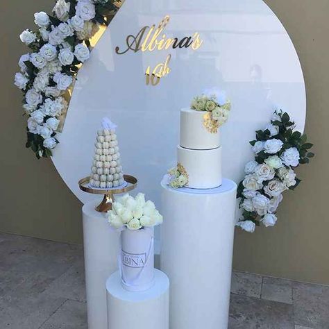 Party Rental Ideas, Acrylic Backdrop, Nikah Wedding, Round Wedding Cakes, Name Decorations, Round Backdrop, Wedding Backdrop Design, Birthday Planning, Outdoor Wedding Decorations