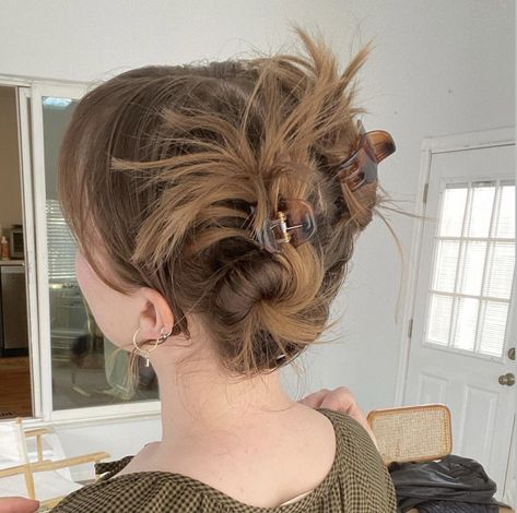 A Messy Bun, Hair Stylies, Work Hairstyles, Penteado Cabelo Curto, Cut My Hair, Hair Inspo Color, 가을 패션, Aesthetic Hair, Hair Dos