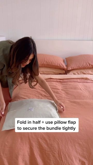 Bed Threads.® on Instagram: "For anyone tackling their laundry this weekend—organisation expert @mama_mila_au offers a masterclass in folding our bedding into space-saving bundles… including the ever-complicated challenge of folding a fitted sheet. 🧺💫" How To Fold Sheets Into Pillow Case, How To Fold Sheets, Fold Sheets, Folding A Fitted Sheet, Bed Threads, How To Fold, Clever Ideas, Retro 70s, Master Class