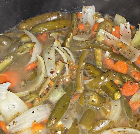 Pickled Serrano Peppers Recipe, Pickled Serrano Peppers, Serrano Pepper Recipes, Serrano Peppers, Jalapeno Recipes, Mexican Casserole, Serrano Pepper, Peppers Recipes, Pickling Recipes