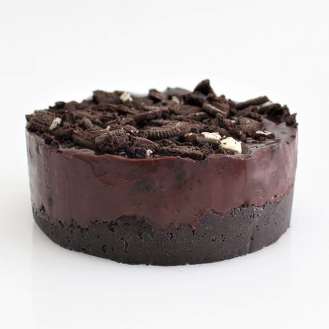 Oreo Truffle Cake in All Its Chocolatey Deliciousness - Cupcake Savvy’s Kitchen Oreo Truffle Cake, Oreo Cookie Cake, Oreo Dessert Recipes, Easy Banana Bread Recipe, Chocolate Bundt Cake, Oreo Truffles, Cake Truffles, Oreo Dessert, Dairy Free Chocolate