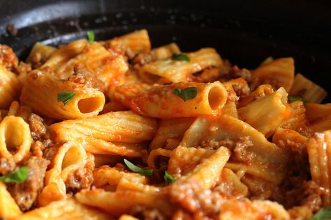 Crockpot Rigatoni, Rigatoni Pasta Recipes, Cook For One, Sausage Slow Cooker, Crockpot Sausage, Ground Sausage Recipes, Sausage Rigatoni, Sausage Crockpot, Crockpot Pasta