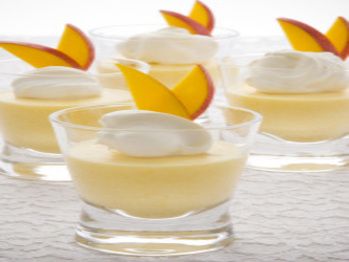 mango-and-orange-mousse Peach Mousse, Orange Mousse, Mango Mousse, Citrus Wedding, Dessert Glasses, Peach Desserts, Unflavored Gelatin, Mango Puree, Refreshing Desserts