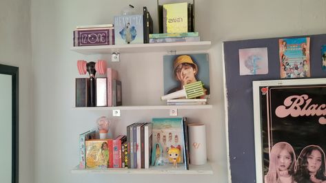 Kpop Floating Shelf, Kpop Organization, Album Shelf, Kpop Albums Shelf, Budget Bedroom Makeover, Nct Concert, Kpop Shelf, Floating Shelf Decor, Kpop Room