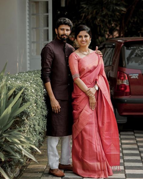 Saree Kurta Couple Pose, Kankupagla Couple Pose, Husband Wife Poses In Saree, Engagement Bride And Groom Dress, Couple Pose In Saree And Kurta, Couple Pose In Sari, Simple Marriage Look Indian, Couple Pose In Saree For Photoshoot, Tamil Traditional Dress For Men