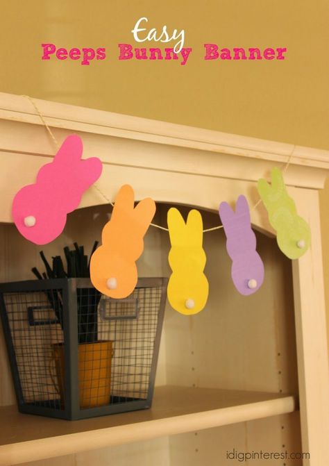 Easy Peeps Bunny Banner Easter Decoration - I Dig Pinterest Easter Classroom Decorations, Kindergarten Easter Crafts, Nursing Home Crafts, Bunny Banner, Easter Kindergarten, Easter Classroom, Easter School, Daycare Decor, Preschool Classroom Decor