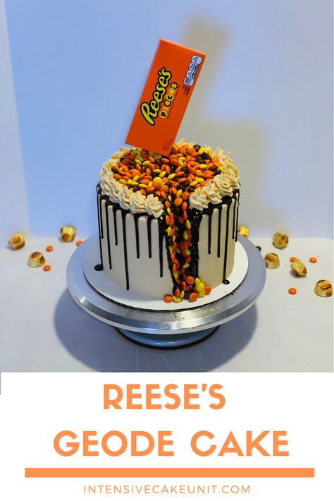 Reese’s Cake Decoration, Reese’s Birthday Cake, Reeses Cake, Pieces Cake, Diy Geode, Gravity Cake, Geode Cake, Cake Diy, Easy Cake Decorating