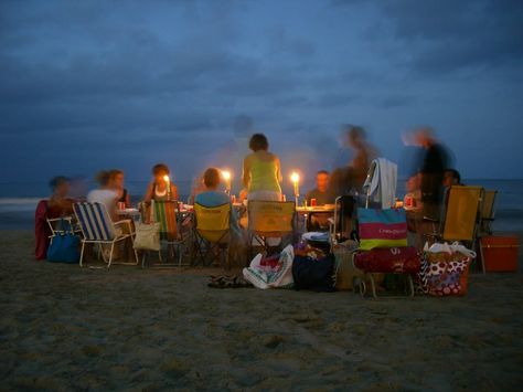 Cena entre amigos en una noche de verano en la playa San Juan de Alicante. Alicante, Going Out, Concert, Tumblr, Art