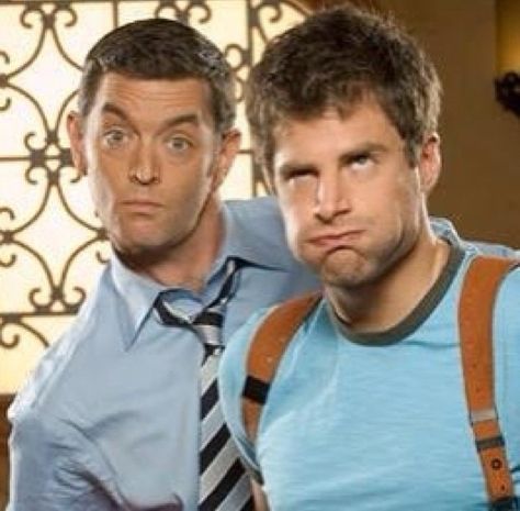 Carlton Lassiter and Shawn Spencer. XD their faces!! Psych Movie, Psych Quotes, Real Detective, Timothy Omundson, Shawn And Gus, Carlton Lassiter, James Roday, Psych Tv, Shawn Spencer