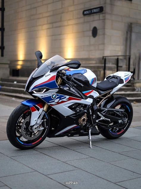 Bmw Motorcycle S1000rr, Tmax Yamaha, Motos Yamaha, Bike Bmw, Image Moto, Мотоциклы Cafe Racers, Motorcross Bike, Custom Street Bikes, Bike Aesthetic