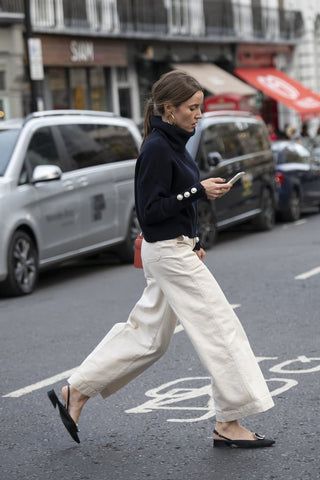 Culotte Outfit, How To Style Wide Leg Jeans, Style Wide Leg Jeans, Spring Jeans, Looks Jeans, Style Casual Chic, White Jeans Outfit, Outfit Jeans, Looks Street Style