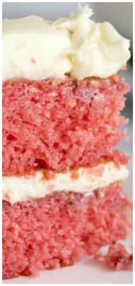 Easy Strawberry Cake, Cake With Cream Cheese Icing, Strawberry Cake Easy, Fresh Strawberry Cake, Cheesecake Oreo, Homemade Strawberry Sauce, Southern Plate, Easy Gluten Free Desserts, Homemade Snickers