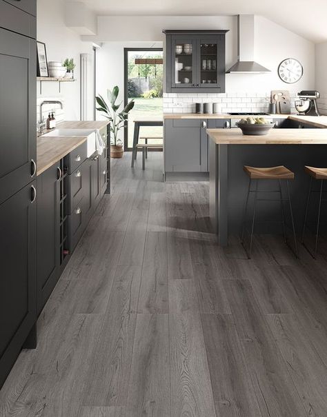 Modern Kitchen Design With Grey Flooring, Kitchens With Dark Grey Floors, Grey Hardwood Floors Interior Design, Kitchen With Grey Hardwood Floor, Home Laminate Flooring, Grey Parket Floor, Grey Wood Floors Decor, Kitchen Grey Wood Floor, Kitchen Parket Floor