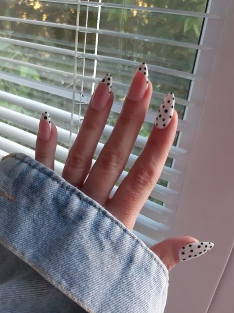 Dot Nail Art, Minimal Nails, Polka Dot Nails, Simple Acrylic Nails, Dots Nails, Minimalist Nails, Dream Nails, Fire Nails, Chic Nails