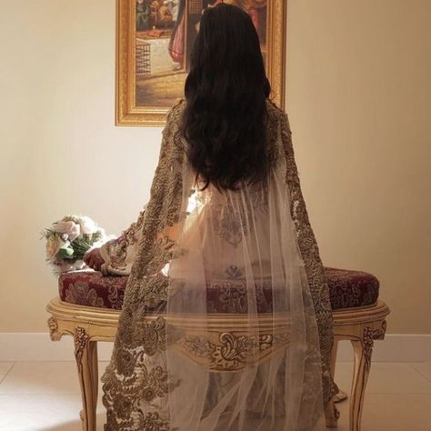 Arabic Princess Aesthetic, Arabian Bride Dress, Traditional Arabic Wedding Dress, Arab Princess Aesthetic, Arabian Princess Aesthetic, Moroccan Wedding Aesthetic, Afghan Wallpaper, Black Dress Outfit Summer, Casual Simple Dress