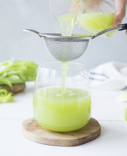 Celery Juice for Autoimmune Celery Juice Benefits, Detox Juice Cleanse, Juice Cleanse Recipes, Veggie Juice, Heavy Metal Detox, Lemon Diet, Detox Juice Recipes, Celery Juice, Medical Medium