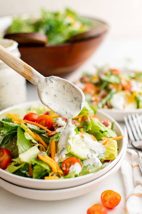 This Chopped Salad is fresh and easy, loaded with veggies, bacon, and homemade ranch dressing. It's a perfect side salad for any meal. Steakhouse Chopped Salad, Salad Ranch, Side Salad Recipes, Ranch Salad, Homemade Ranch Dressing, Homemade Ranch, Homemade Dressing, Large Salad Bowl, Oven Baked Chicken