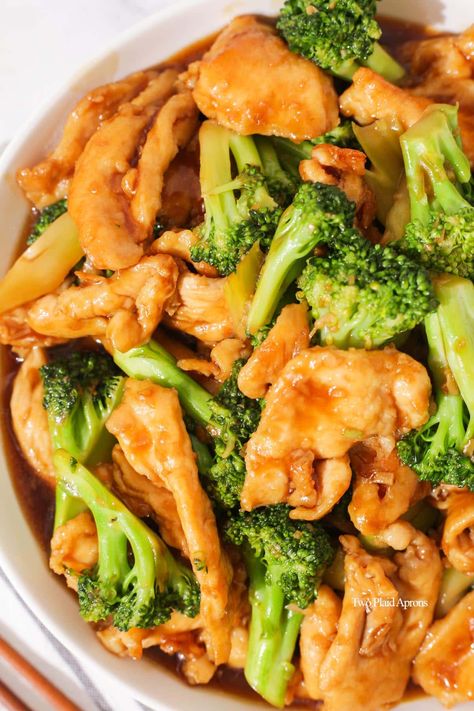 Broccoli And Chicken, Chicken Broccoli Stir Fry, Cibo Asiatico, Mapo Tofu, Broccoli Recipe, Broccoli Stir Fry, Chicken And Broccoli, Fry Sauce, Quick Weeknight Meals