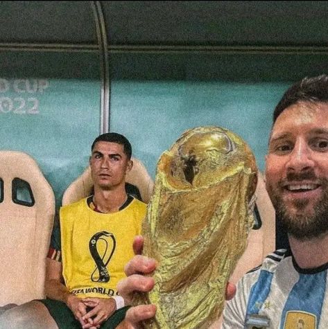 Funny Messi, Profile Picture Wallpaper, Fifa Football, Perfect Moment, Funny Photos, Fifa, Ronaldo, Goats, Profile Picture