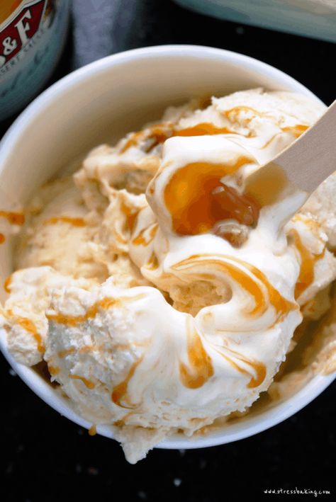 Ice Cream Salted Caramel, Creamy Vanilla Ice Cream, Ice Cream No Churn, Swirl Ice Cream, Salted Caramel Ice Cream, Frozen Dessert Recipe, Caramel Ice Cream, Easy Ice Cream, No Churn Ice Cream