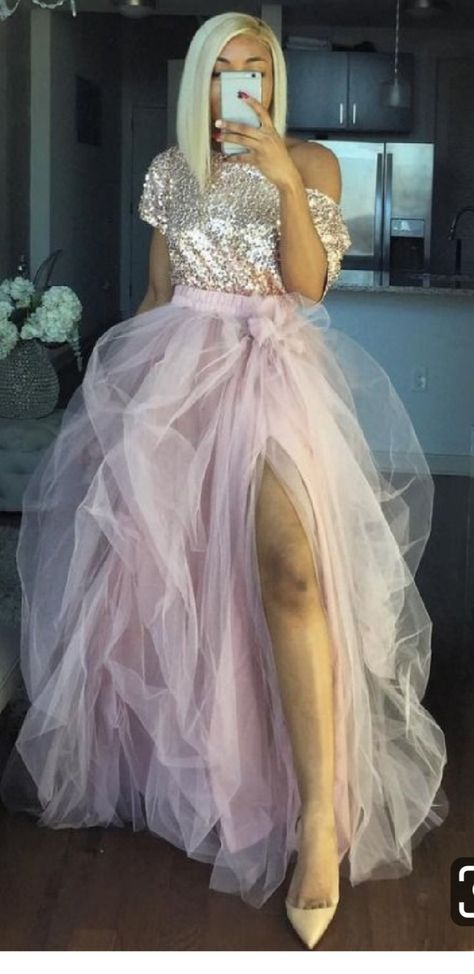 10 Style tips on how to wear tulle skirt - Trendsenstylez Floor Length Maxi Skirt, Tulle Skirts Outfit, Pink Tulle Skirt, Tulle Balls, Tulle Maxi Skirt, Long Skirt Outfits, 90's Fashion, Ball Gown Skirt, Tulle Ball Gown