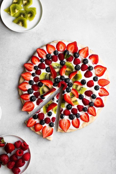 Vegan fruit pizza. A giant vegan sugar cookie crust, topped with your favorite plant-based yogurt and fruit of choice. This is the perfect summer dessert! | Nourished by Caroline #fruit #fruitpizza #veganfruitpizza #vegandessert #sugarcookie #fruitdessert #vegan #veganrecipes #vegansnack #summerdessert Vegan Fruit Pizza, Yogurt And Fruit, Vegan Sugar Cookies, Sugar Cookie Crust, Plant Based Yogurt, Vegan Sugar, Fruit Pizza, Vegetarian Snacks, Coconut Yogurt