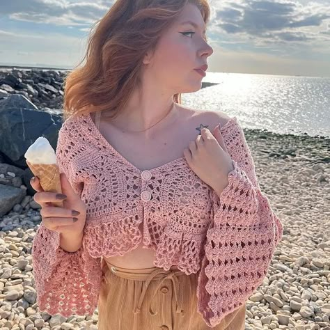 Crochet Clothes Outfit, Lace Sweater Crochet, Crochet Sweater Design, Ig Bio, Crochet Crowd, Cardigan Dress, Crochet Fringe, Crochet Tops Free Patterns, Crochet Summer Tops