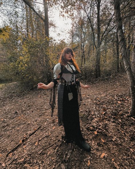 Ren faire days are the best days 🏰⚔️ I had so much fun yesterday at @tnmedievalfaire with what I think was the biggest group we’ve ren’d with yet! When @collectiveclothing posted this platemail for sale, I knew I had to snatch it up. As someone who typically tends toward whimsical fantasy outfits it was so fun to step outside my comfort zone and style a lady knight look. I got the chainmail top on Etsy, the crown is from @sweetvcrown (gifted), and everything else is secondhand. And shoutout... Lady Knight, Chainmail Top, Ren Faire Outfits, Fantasy Outfits, Big Group, Female Knight, Fantasy Clothing, A Lady, Comfort Zone