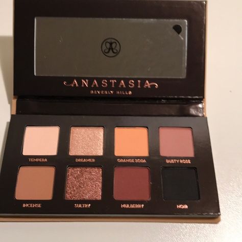 Anastasia soft glam 2 mini palette New Soft Glam Anastasia, Anastasia Soft Glam, Anastasia Beverly Hills Soft Glam, Anastasia Palette, Soft Glam, Anastasia Beverly Hills, Beverly Hills, Brand New, Fashion Tips