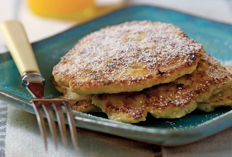 Cottage Cheese Chremslach. I don't know how to say that word.  But these were delicious, and the girls devoured them. Matzo Meal Pancakes, Easy Banana Pancake Recipe, Easy Banana Pancakes, Queso Cottage, Jewish Cuisine, Banana Pancakes Recipe, Matzo Meal, Cottage Cheese Pancakes, Cheese Pancakes