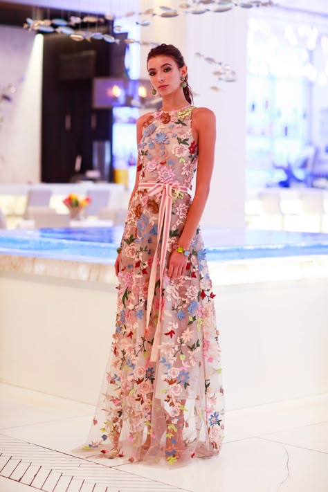 Dennis Basso RTW Spring 2022 [PHOTOS] – WWD Blue Floral Embroidered Dress, Summer Gala Dress, Flower Runway, Winter Outfits Layering, Havana Dress, Outfits Layering, Rockefeller Plaza, Dennis Basso, Cozy Winter Outfits