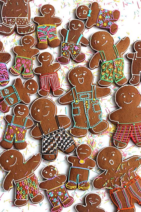 Fancy Pants Gingerbread Cookies | ohhappyday Gingerbread Cookies Decorated Ideas, Gingerbread Man Decorations, Grinch Cookies, Gingerbread Cookies Decorated, Dessert Cookies, Cookies Gingerbread, Ginger Boy, Ginger Bread Cookies Recipe, Gingerbread Decorations