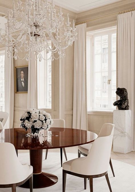 French Classic Interior, Modern Classic Dining Room, Parisian Interior, Condo Living Room, French Apartment, Classic Dining Room, Classic Interior Design, Residential Complex, French Interior