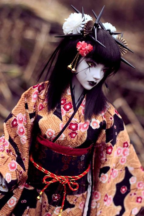 Geisha #Goth girl doll Kimono Geisha, Geisha Doll, Geisha Art, Zip Line, Gothic Dolls, Figure Photography, Japanese Geisha, Asian Doll, Japanese Dolls