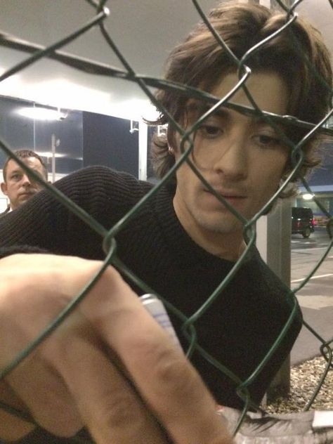 Even through this fence his hair shines through with it's volume and lusciousness. Gambar One Direction, Very Important Person, Zayn Malik Pics, One Direction Pictures, X Factor, I Love One Direction, Zayn Malik, The Villain, Louis Tomlinson