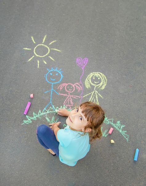 Pavement Chalk Art, Drawing With Chalk, Chalk Pictures, Calming Photos, Sustained Investigation, Photo School, Action Verbs, Boy Drawing, Vanishing Point