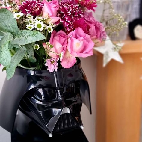 Star Wars Flowers, Star Wars Floral Arrangement, Starwars Bouquet, Star Wars Terrarium, Star Wars Darth Jar Jar, Oasis Foam, Star Wars Cookies, Star Wars Baby Shower, Star Wars Inspired