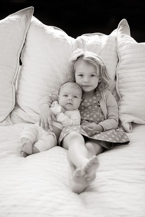 Sibling Pictures, Foto Newborn, Kind Photo, Baby Fotografie, Sibling Photography, Sibling Photos, Big Sister Little Sister, Sister Photos, Foto Tips