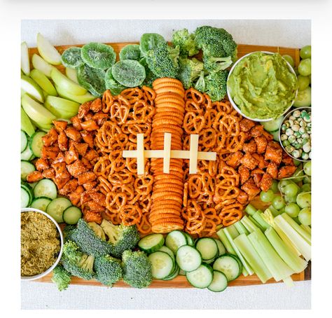 Football Game Food, Football Themed Food, Football Tray, Football Tailgate Food, Sports Party Food, Football Party Foods, Football Snacks, Football Tailgate, Football Party Food