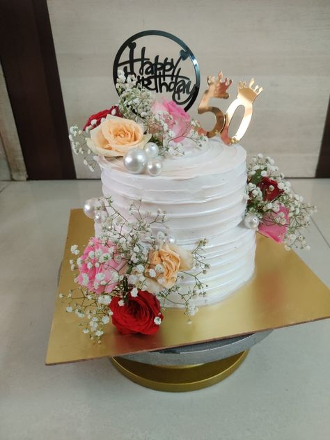 It's a yummy 😋 rasmalai and chocolate cake 🍫🎂 with real flower decor. Birthday Cake With Real Flowers, Flowers Cake Design, Cake With Real Flowers, Home Made Cake, Decor Cake, Decoration Cake, Flowers Cake, Real Rose, Flowers Decor